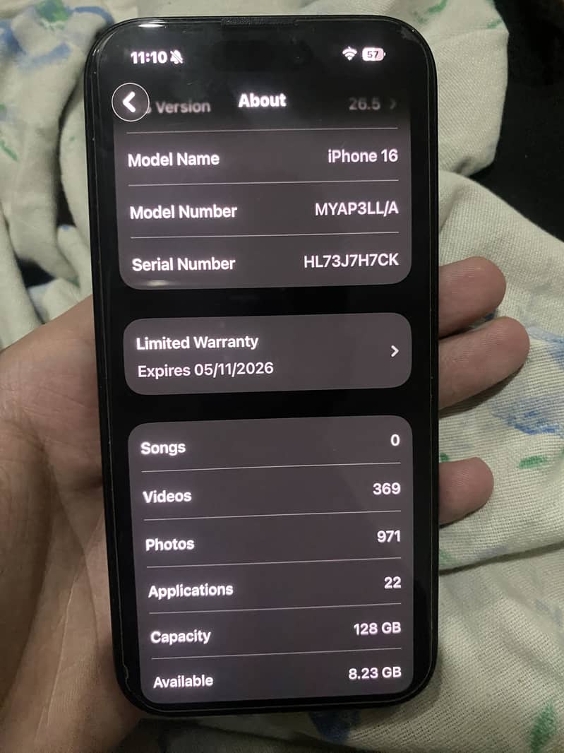 Apple iPhone 16 4