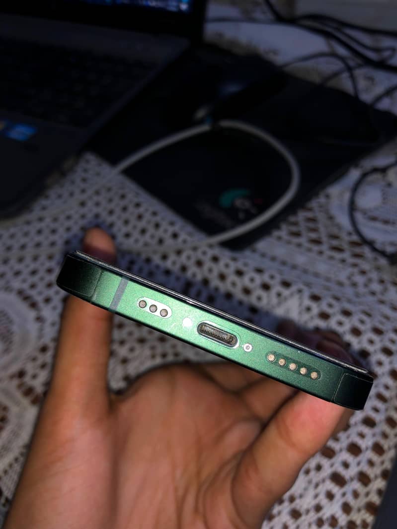 Apple iPhone 13 2