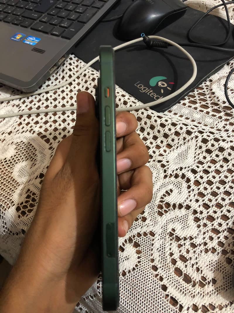 Apple iPhone 13 3
