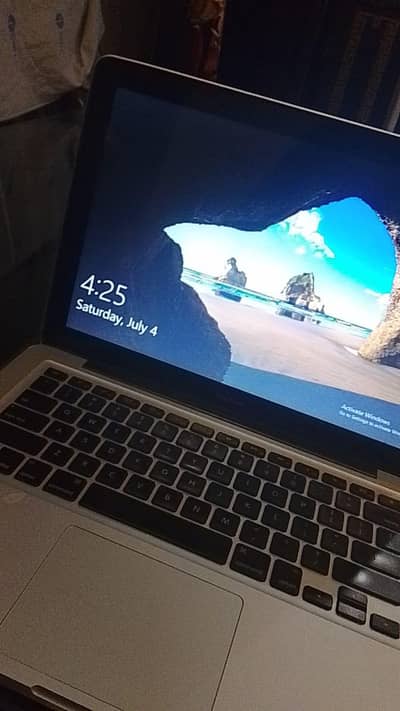 APPLE MACBOOK 13 -INCH{2008