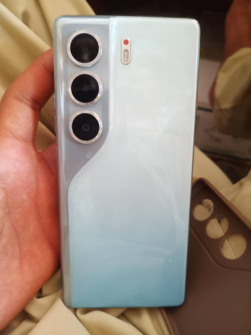 Tecno CAMON 40 0