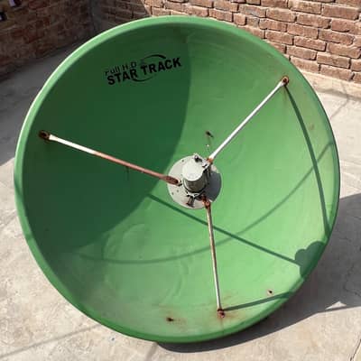 Star Track Full HD Dish Antenna with LNB & Stand (Almost New)