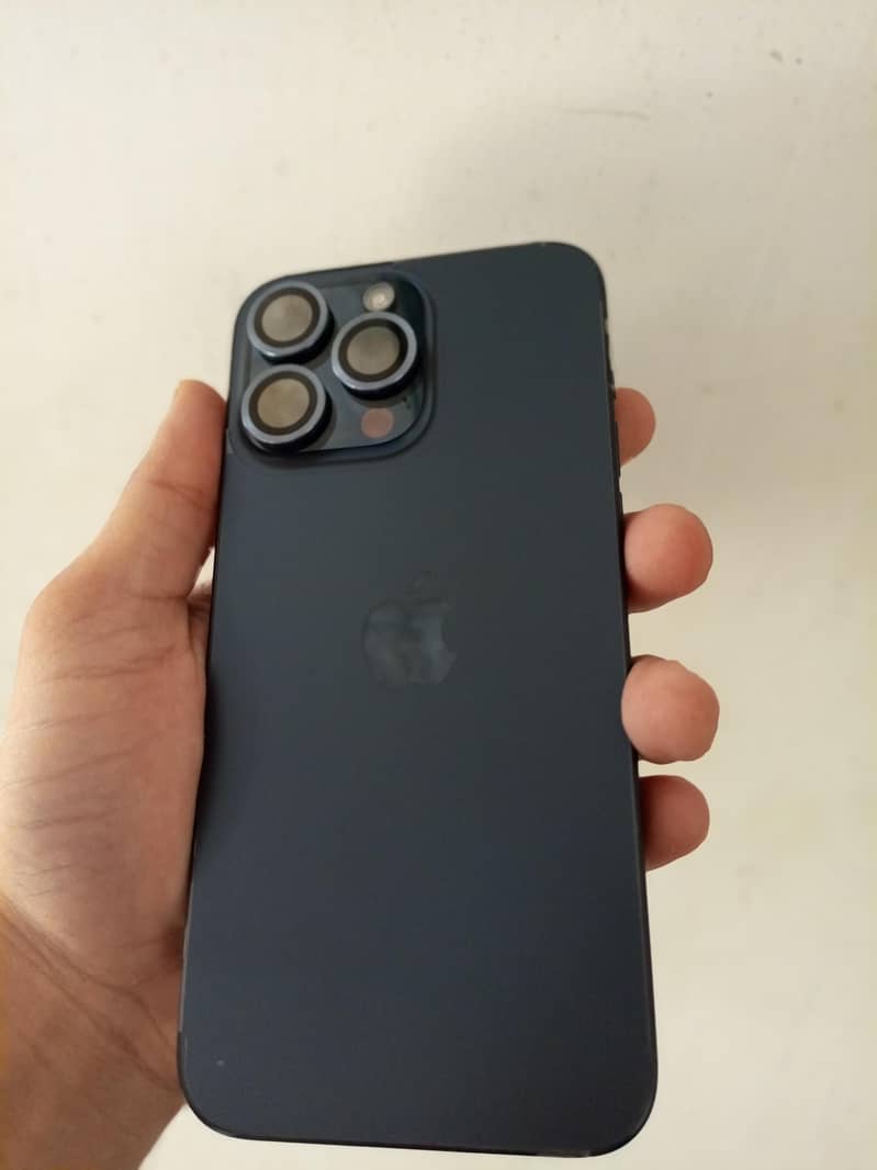 Apple iPhone 15 Pro Max 0