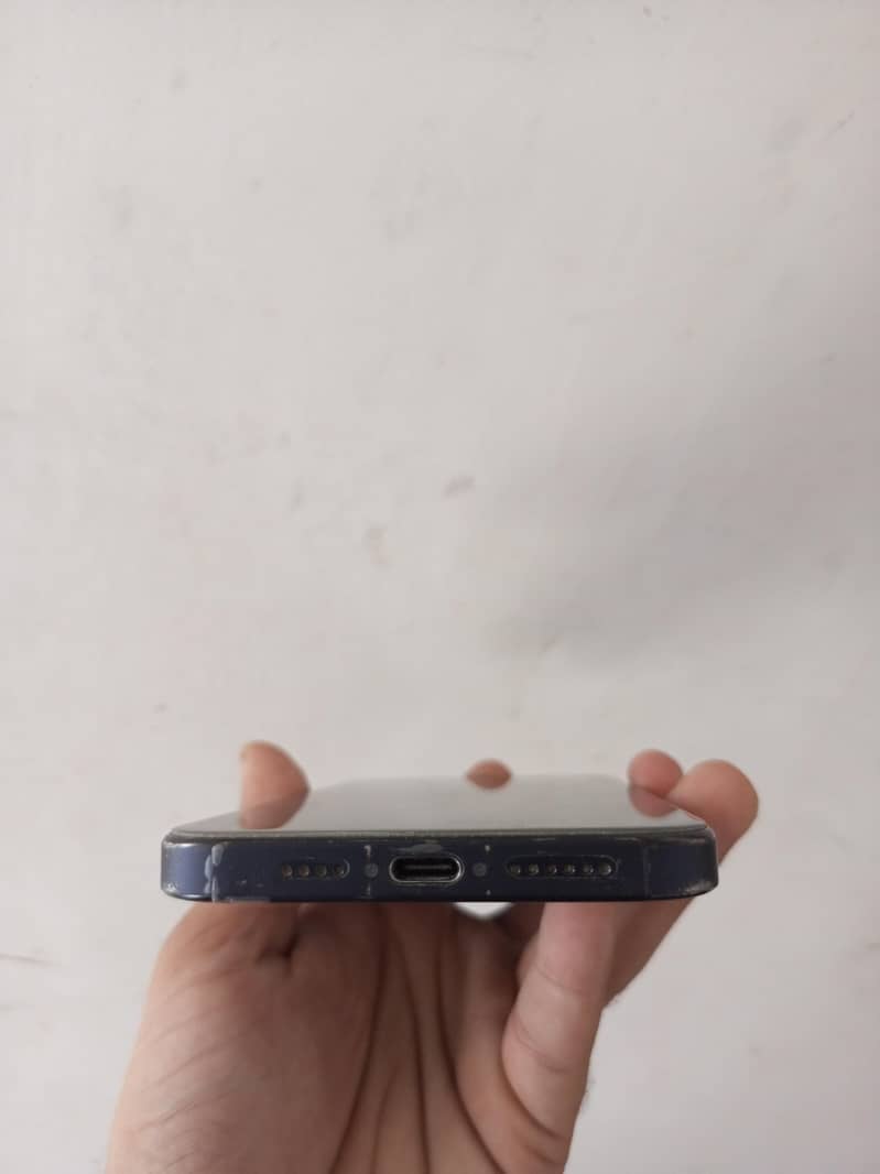 Apple iPhone 15 Pro Max 4