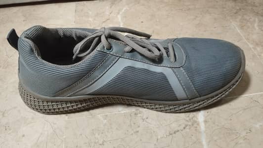 Indure sports shoes 42 size