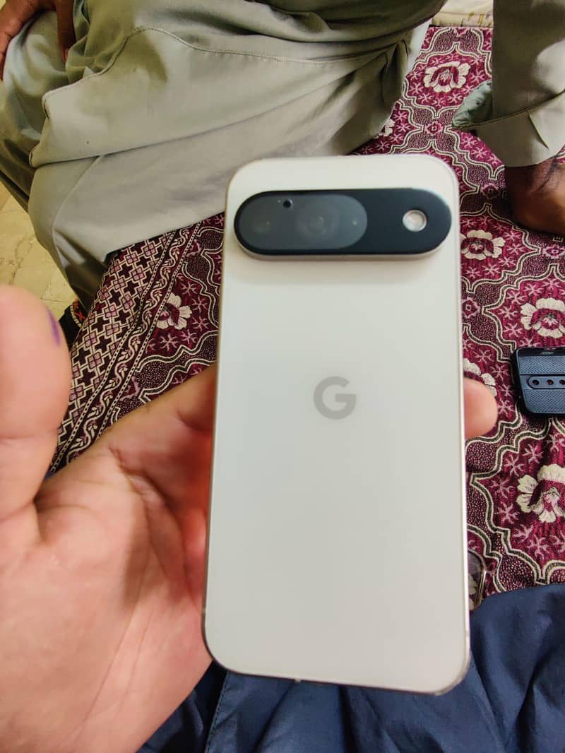 Google Pixel 9 4