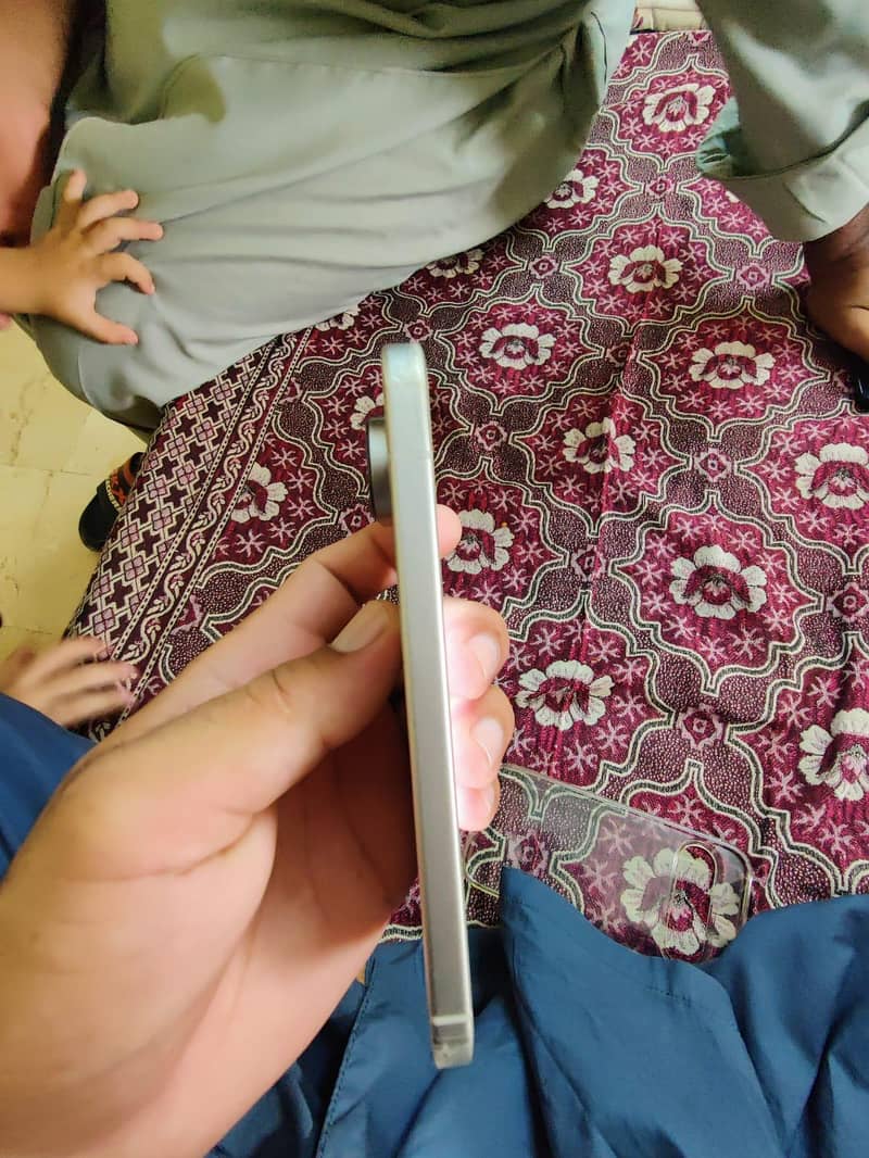 Google Pixel 9 5