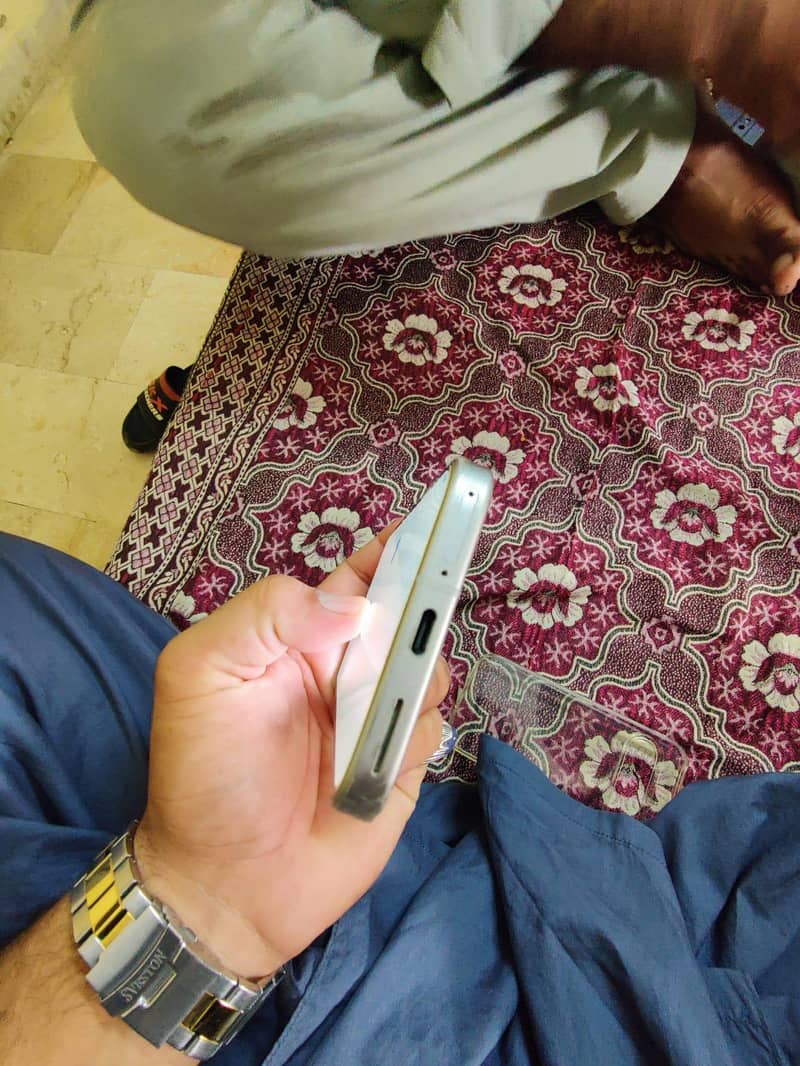 Google Pixel 9 6