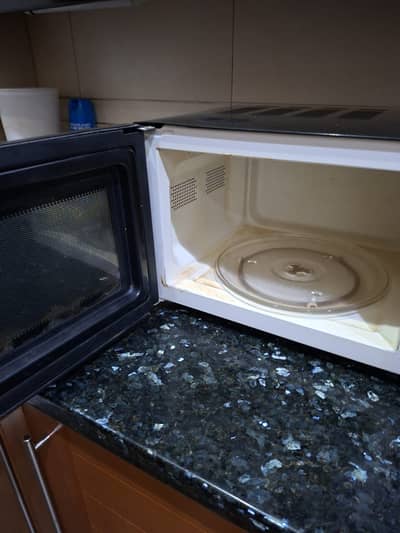 Waves Microwave Oven