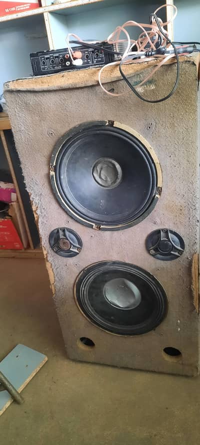 amplifier. With  supply led petyy Box speakr