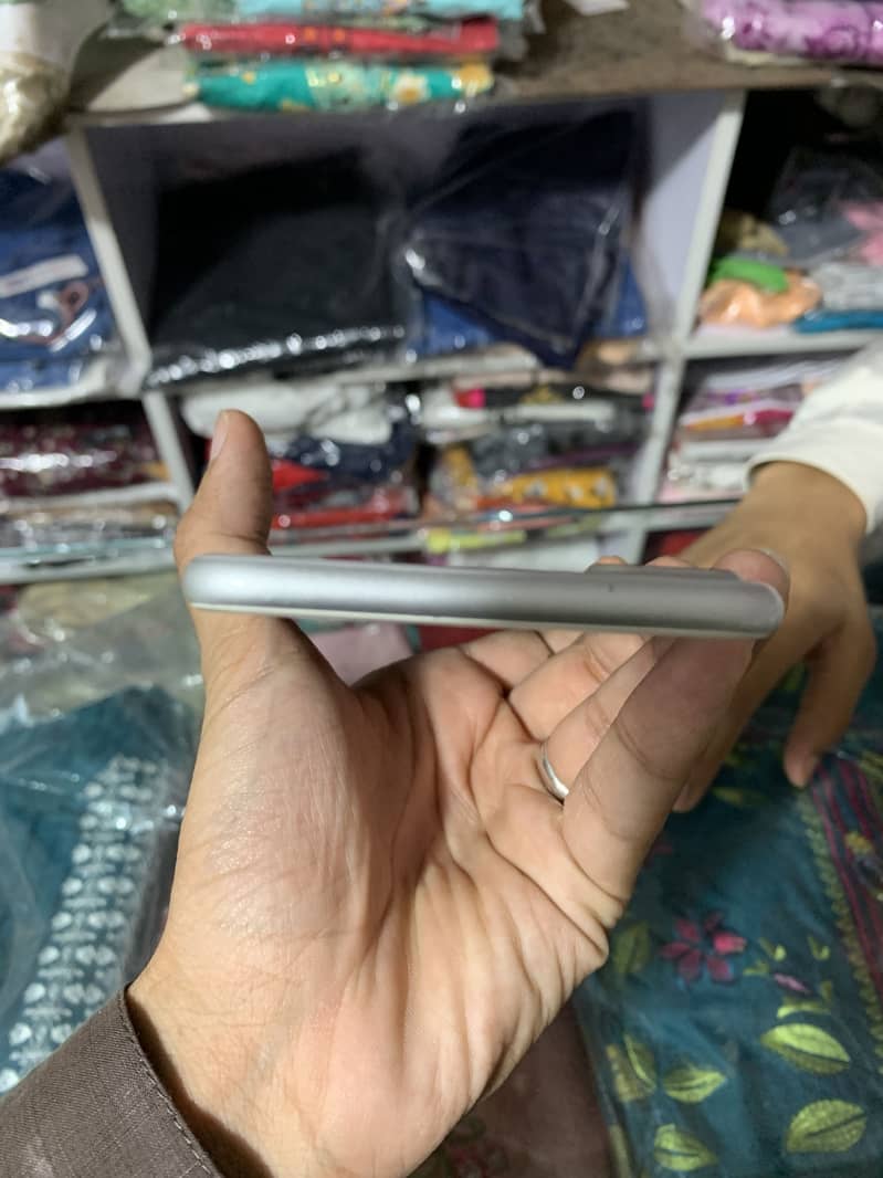 Apple iPhone 7 Plus 3