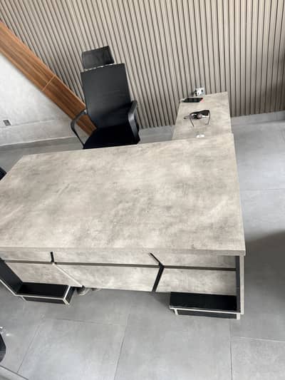 Modern Executive Office Tables for Sale – Premium Quality