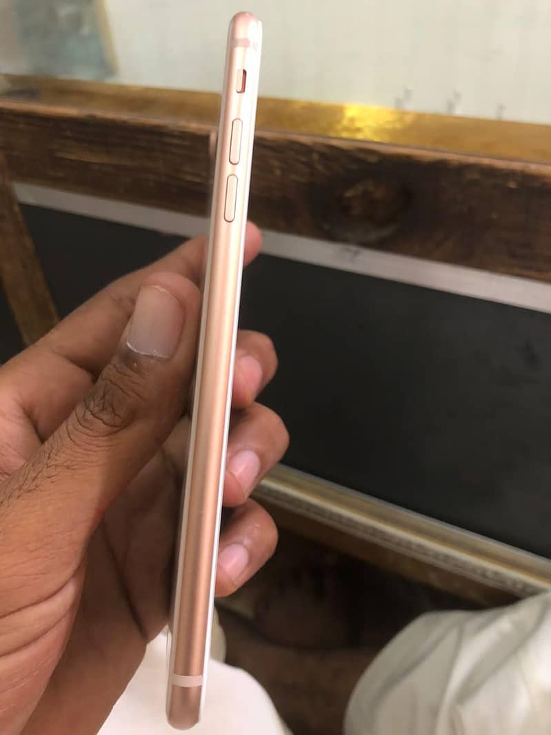 Apple iPhone 8 Plus 2