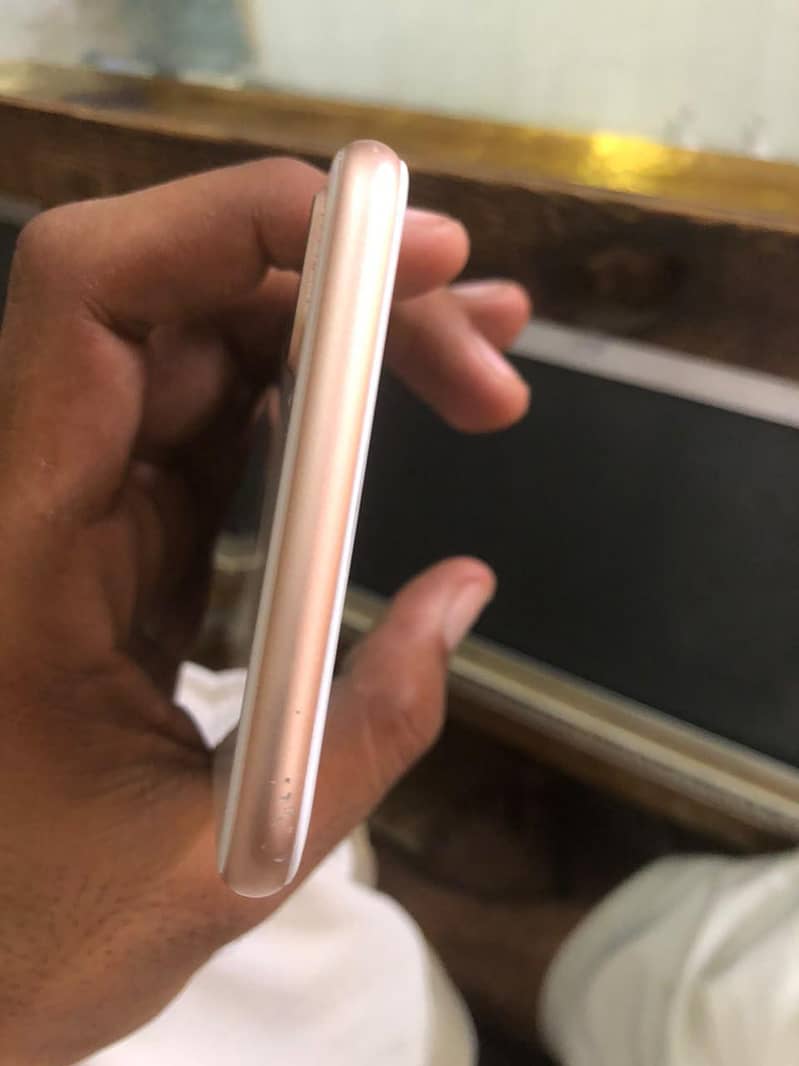 Apple iPhone 8 Plus 3