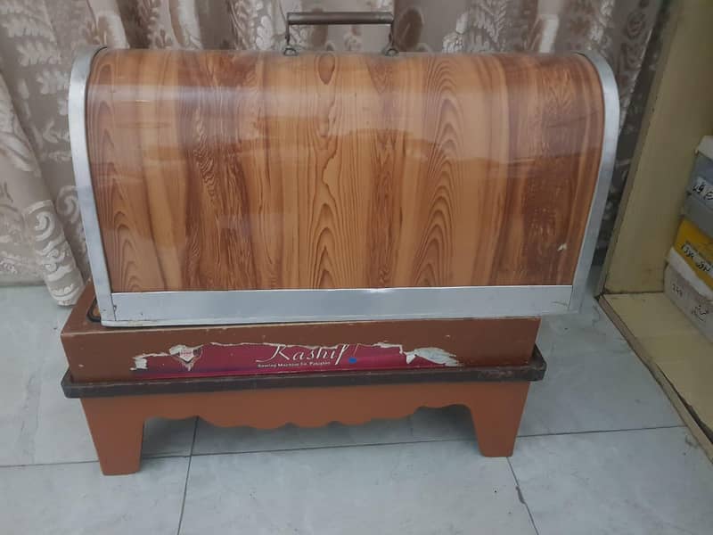 سلائی مشین (صرف 2 ماہ استعمال شدہ - بالکل نئی جیسی حالت) 2