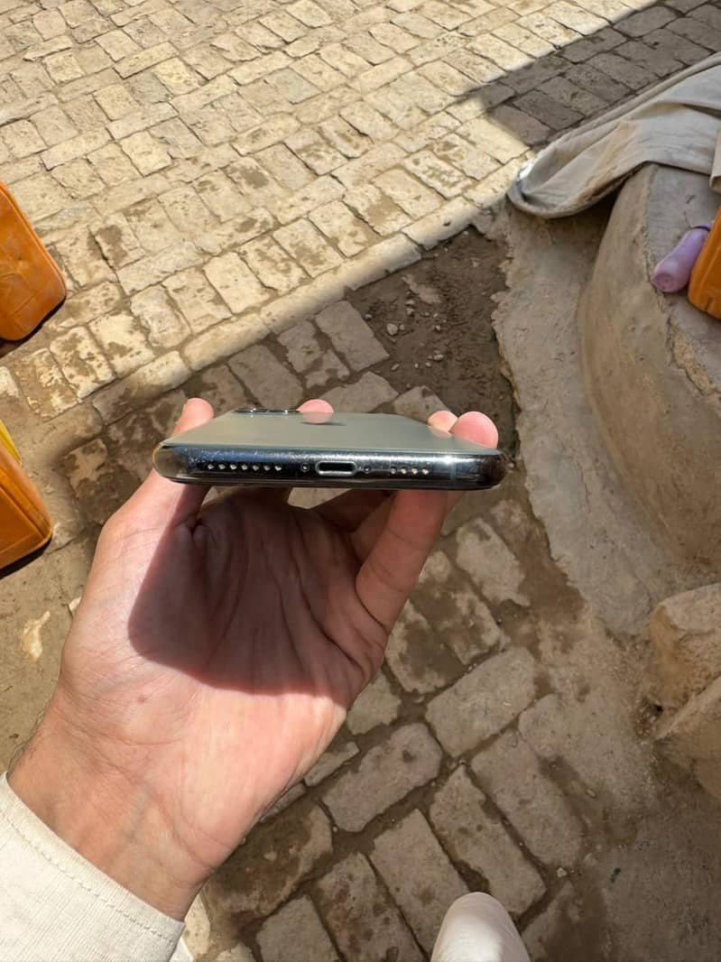 Apple iPhone 11 Pro Max 3