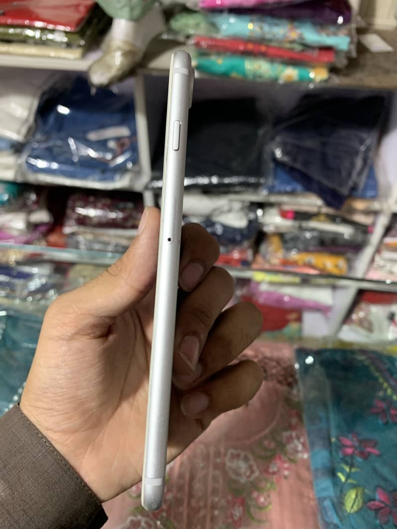 Apple iPhone 7 Plus 2