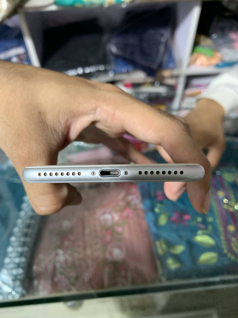 Apple iPhone 7 Plus 4