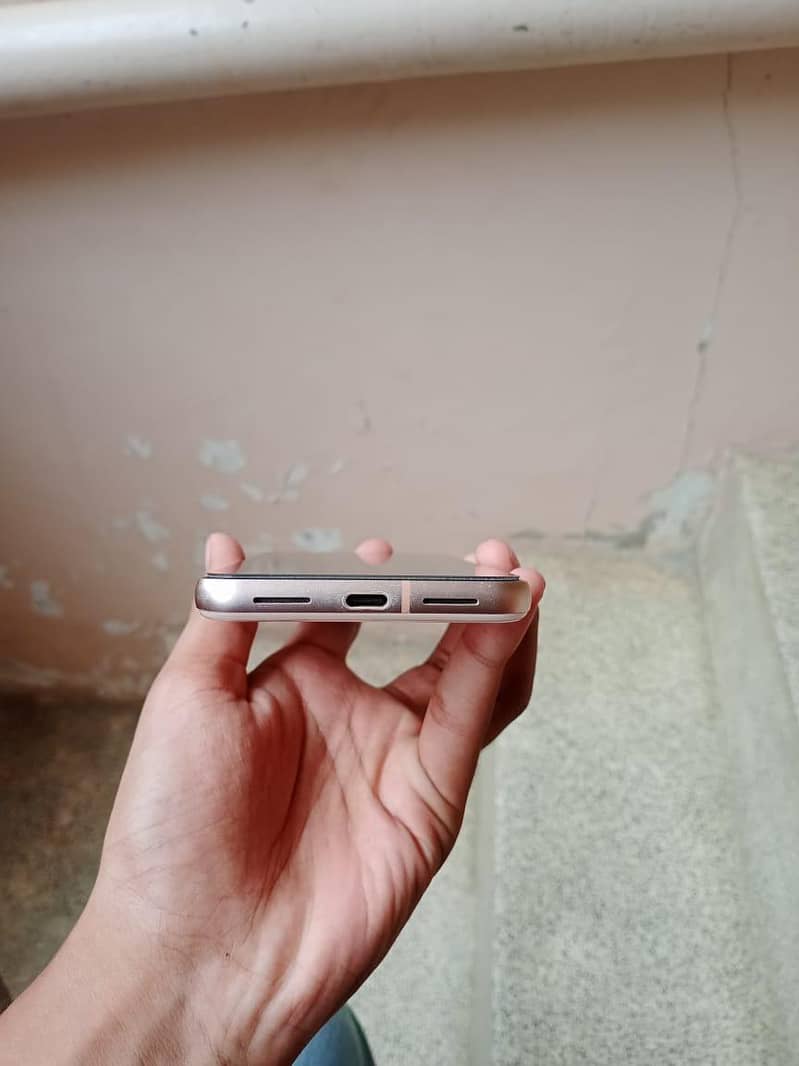 Google Pixel 8 2