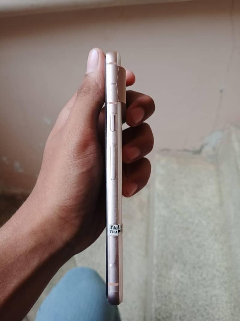 Google Pixel 8 4