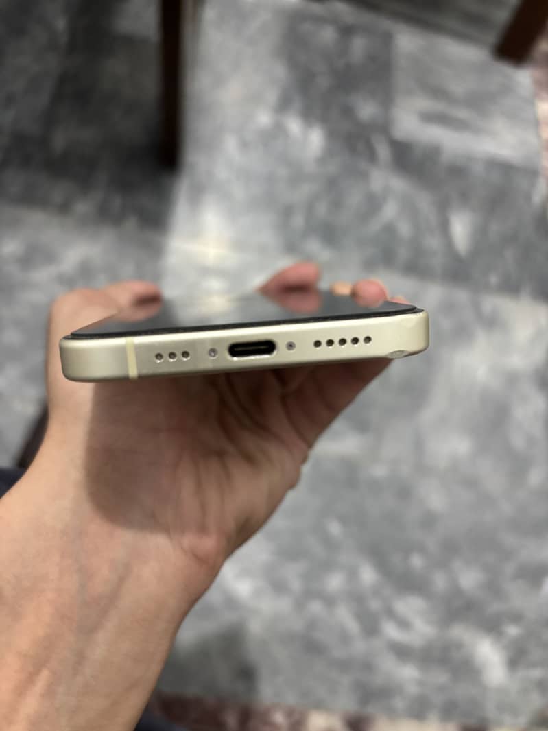 iPhone 15 5