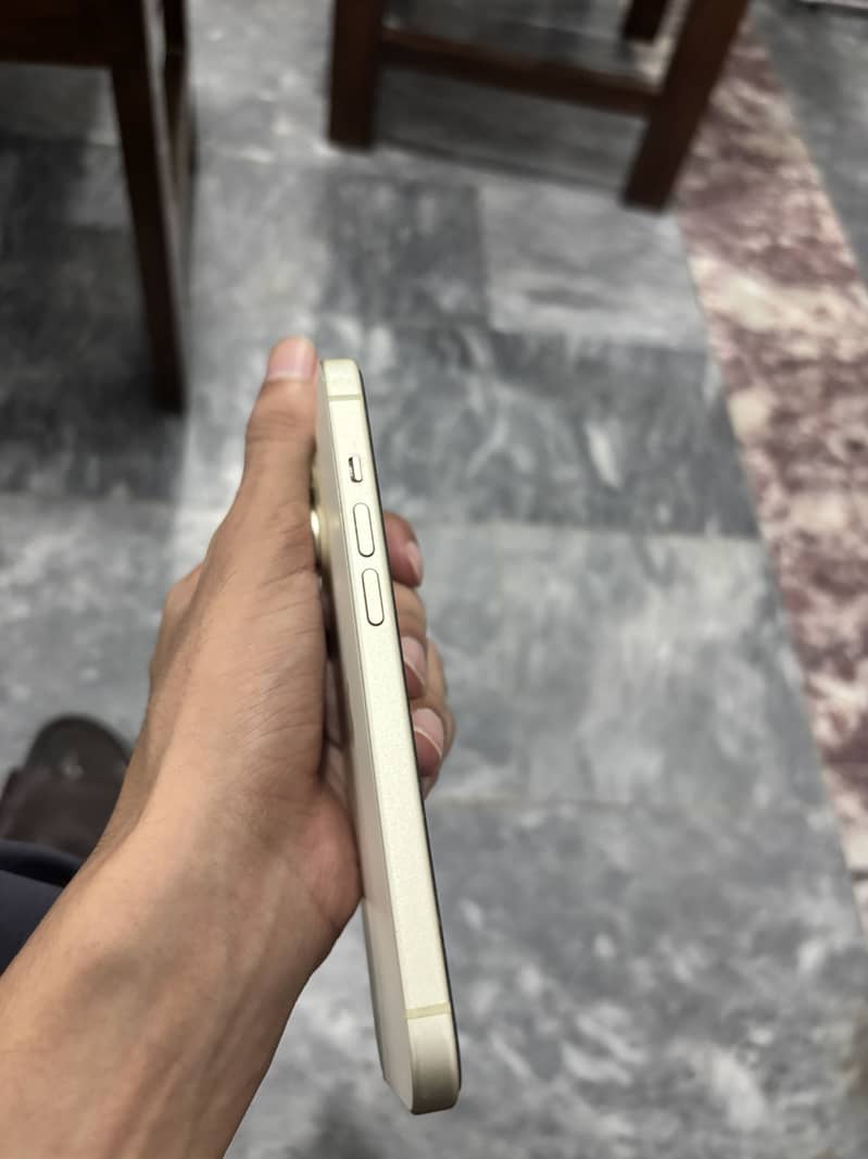 iPhone 15 8