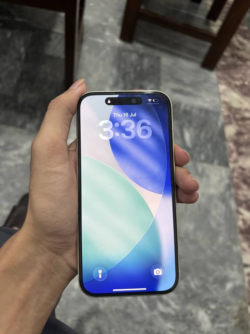 iPhone 15 9