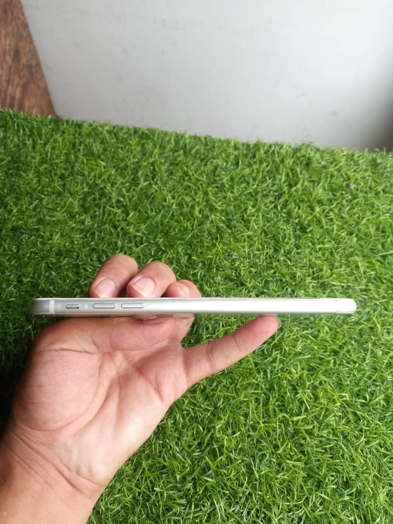 Apple iPhone 7 Plus 2