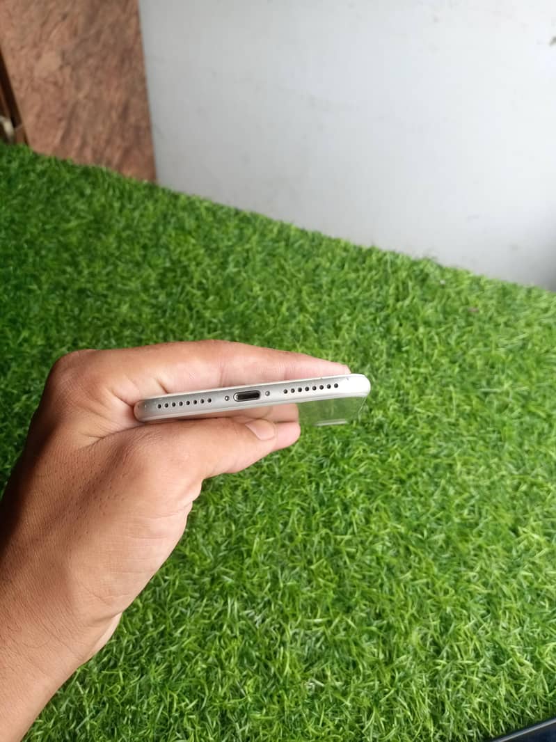 Apple iPhone 7 Plus 3