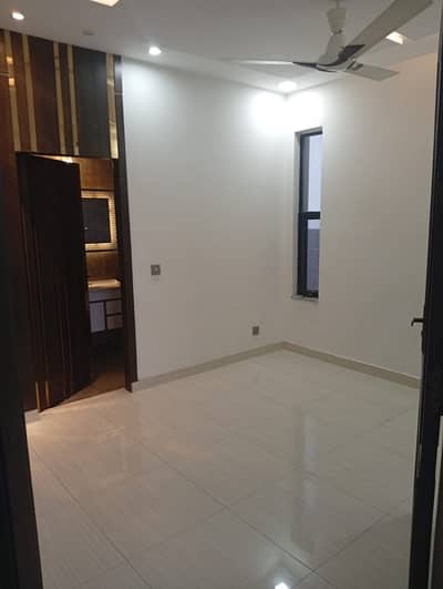 5 MARLA HOUSE BRAND NEW BEAUTIFUL LOCATION AVAILABLE FOR RENT