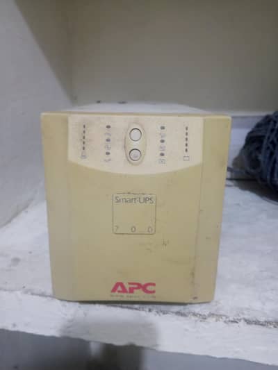 700 w