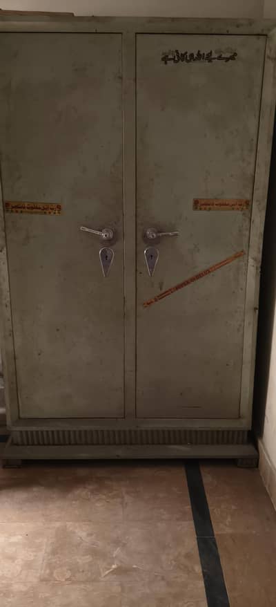iron elmari 2 door solid material