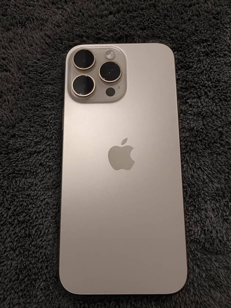 IPHONE 16 PRO MAX 1