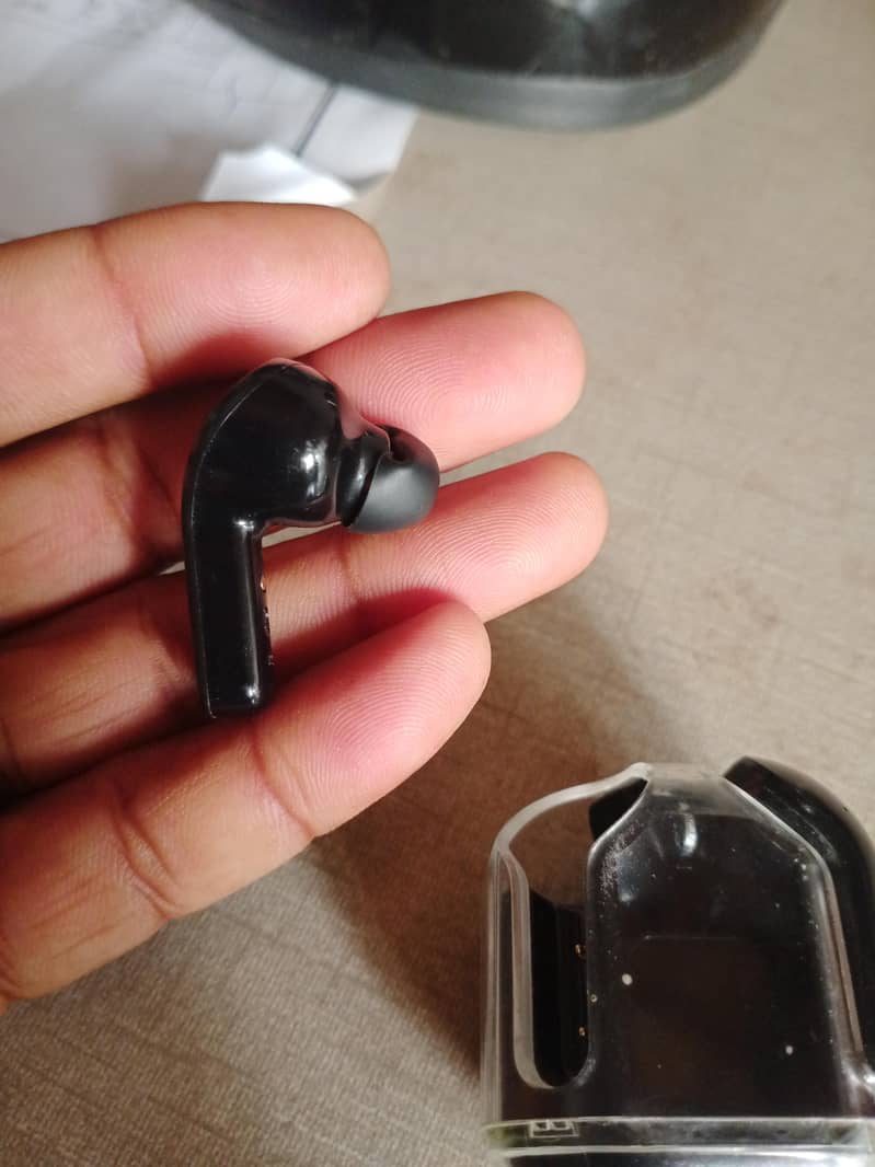 Earbuds 1