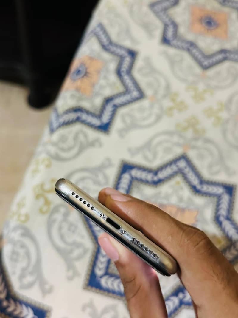 Apple iPhone X 3