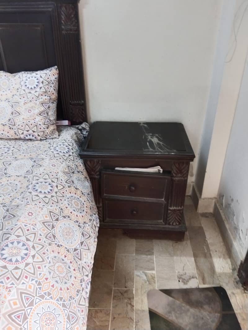Bed,side table and dressing table 4