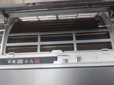 Gree AC inverter 2 Ton
