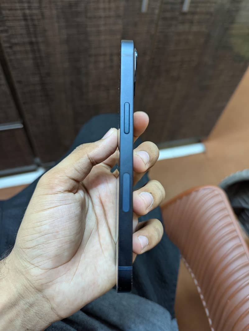 Apple iPhone 13 2