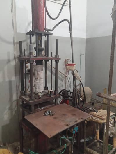 Hydraulic Moulding machines available