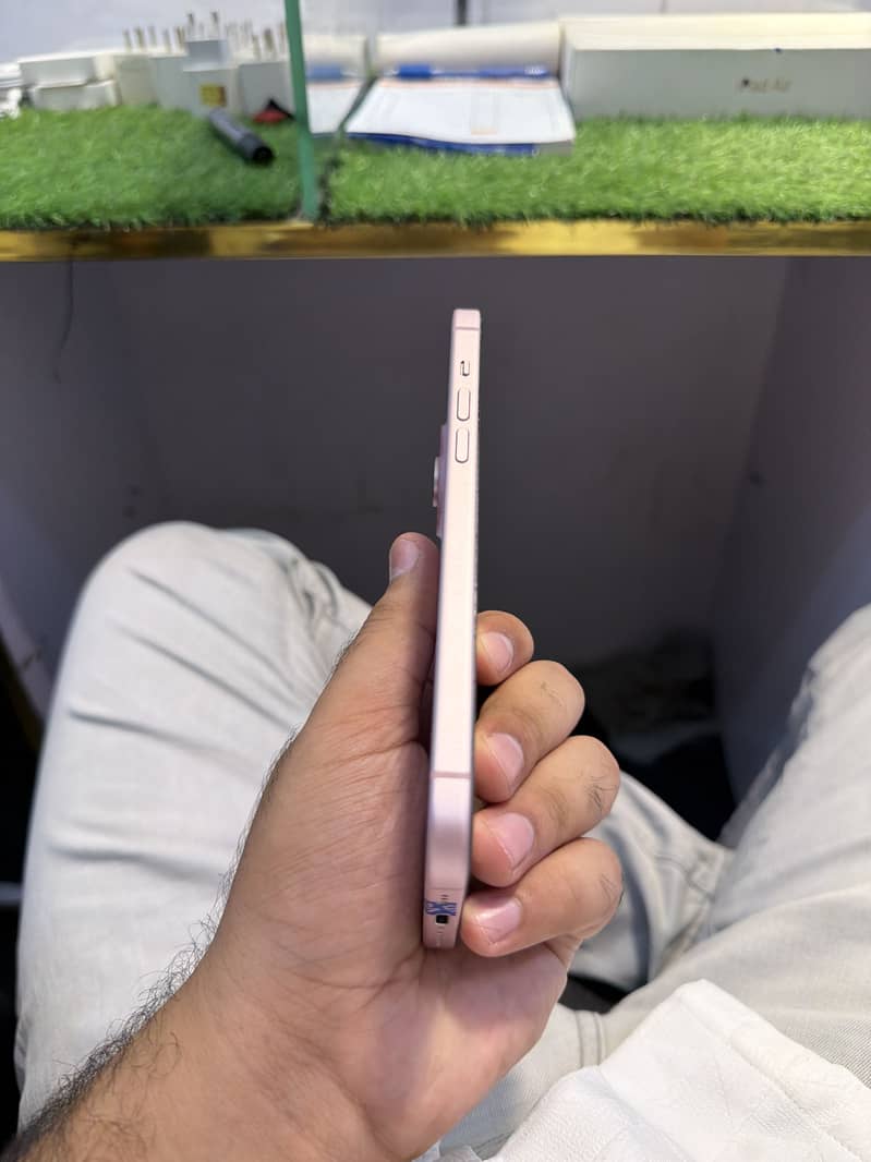 Apple iPhone 16 Plus 1