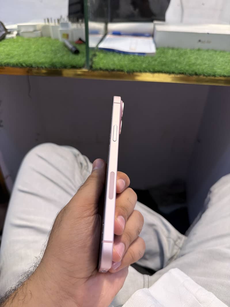 Apple iPhone 16 Plus 3