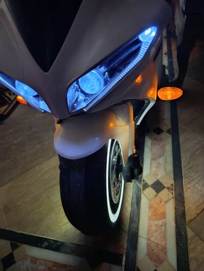 r1 bike dual battery