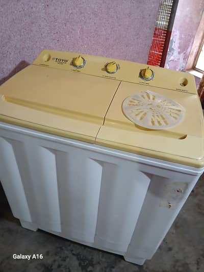Toyo Washing With Dryer For Sale good Condition Large Size