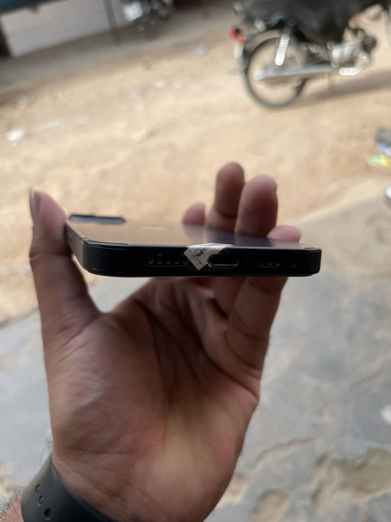 Apple iPhone 13 1