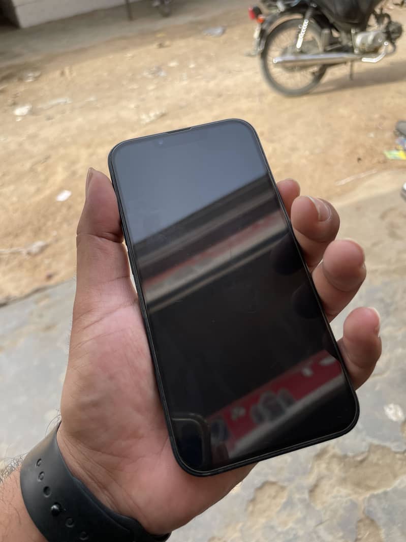 Apple iPhone 13 4