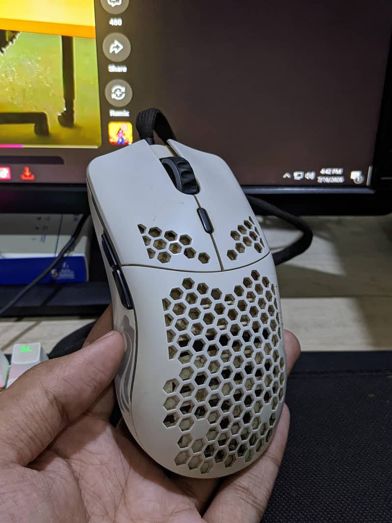 Glorious model 0 0