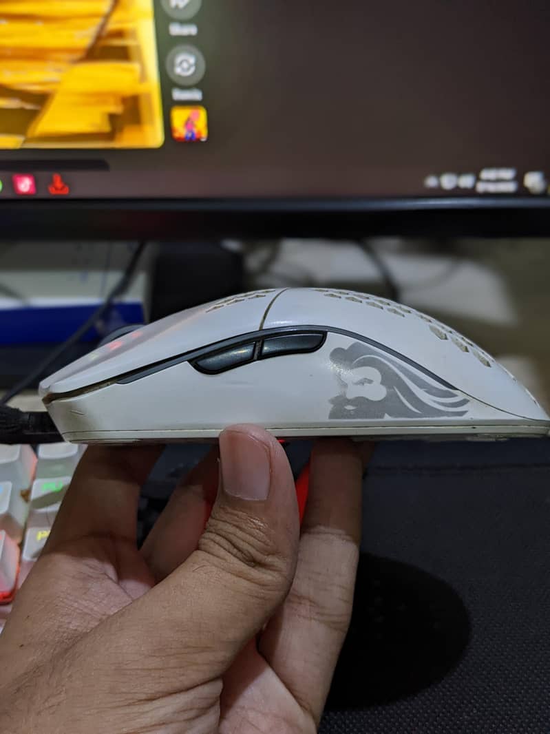 Glorious model 0 1