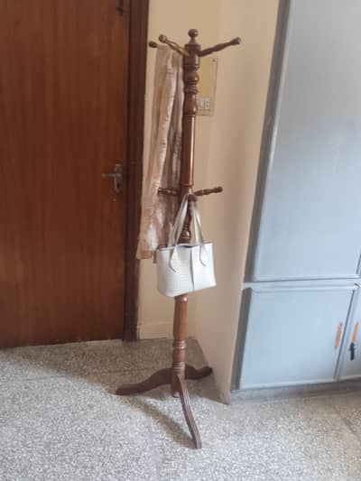 cap and coat hanger,stand