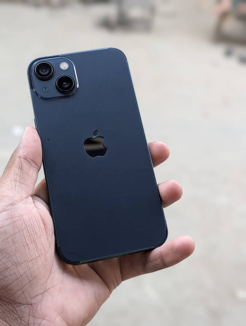 Apple iPhone 13 0
