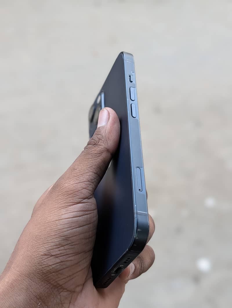 Apple iPhone 13 4